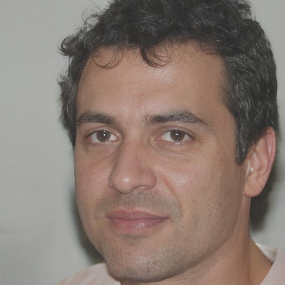 Portrait of Declan Ó Murchú, lead instructor in personal finance and cash flow planning